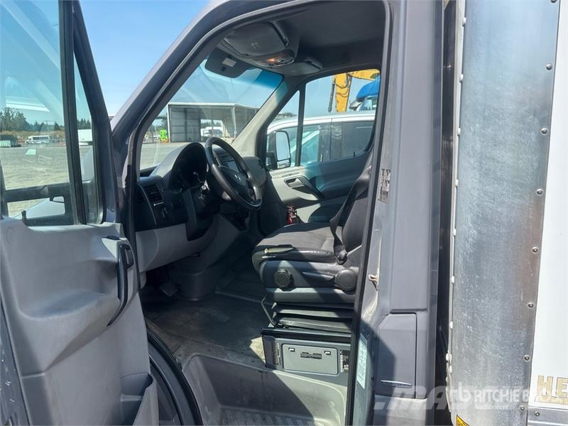 Mercedes-Benz Sprinter 4x2 Van Truck Box body trucks