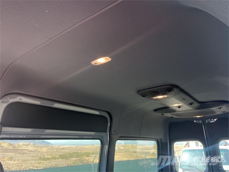 Mercedes-Benz Sprinter 4x4 Cargo Van Furgões