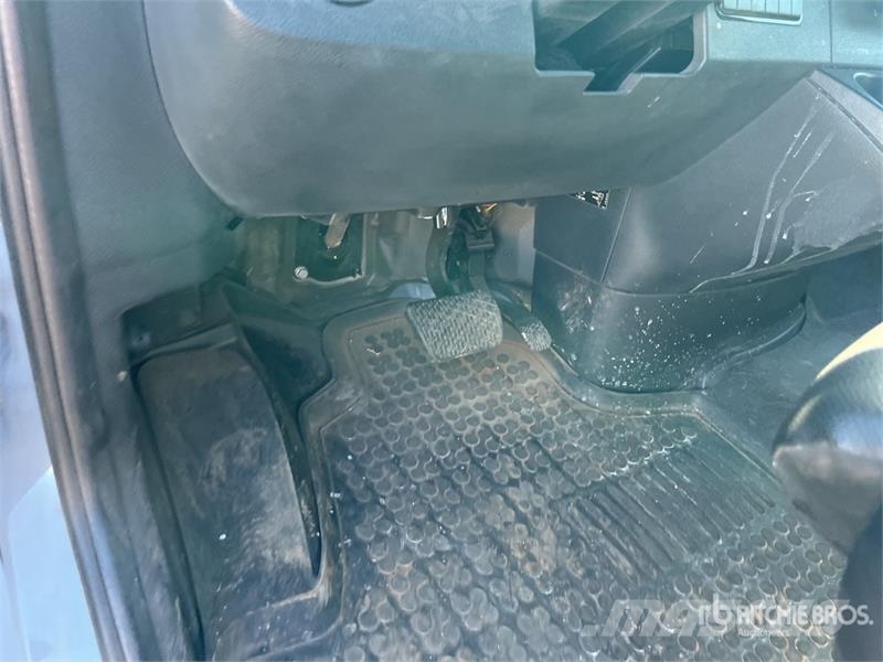 Mercedes-Benz Sprinter 4x4 Cargo Van Furgões