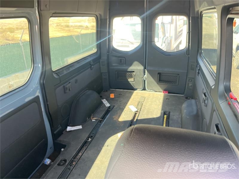 Mercedes-Benz Sprinter 4x4 Cargo Van Furgões