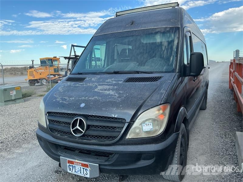 Mercedes-Benz Sprinter Camperized Van Avtomobili