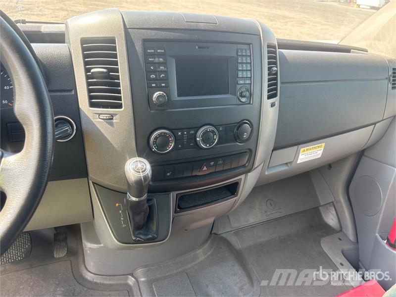 Mercedes-Benz Sprinter 4x2 Van Truck Box body trucks