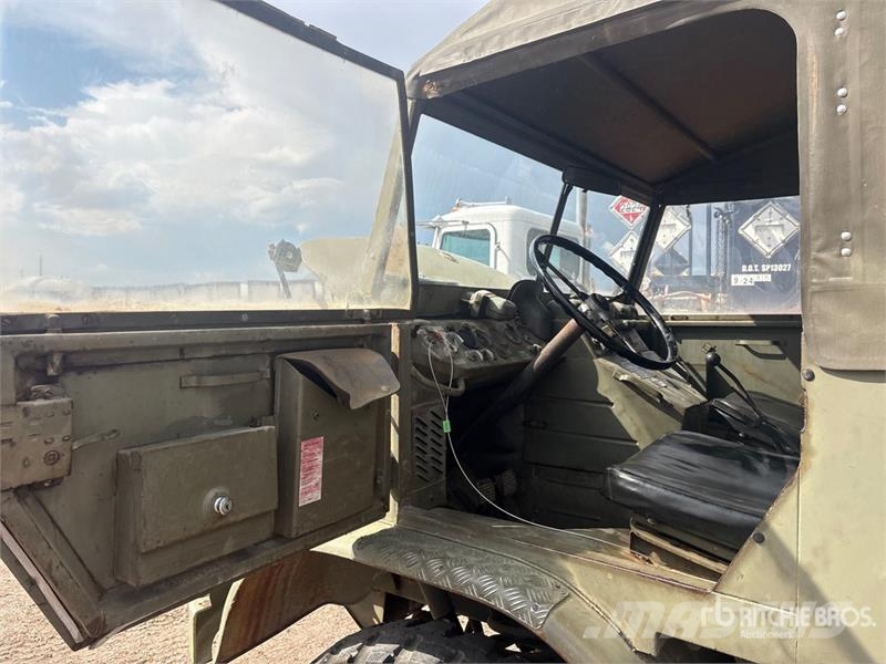 Mercedes-Benz Unimog 4x4 Utility Vehicle ماكينات منفعة عامة