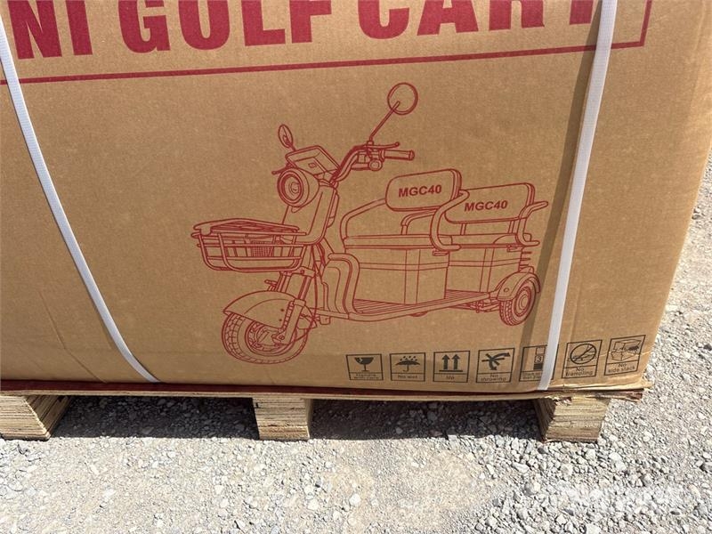 MGC40-BLACK 3 TT E-Trike Mini Scooter (Unused) Квадроциклы