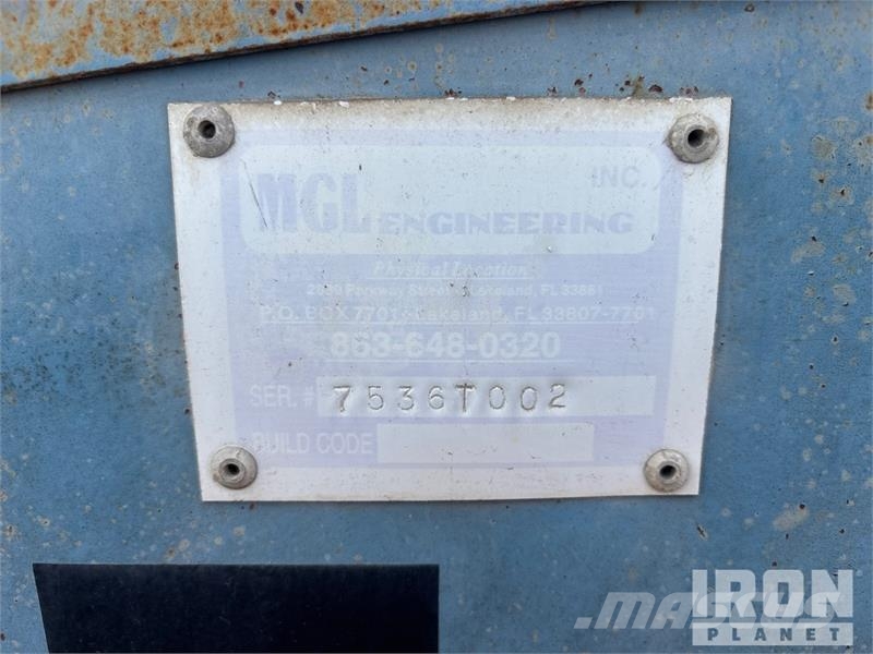  MGL 7536T 32 in x Tracked Stacking Conveyor معدات البناء - غير ذلك