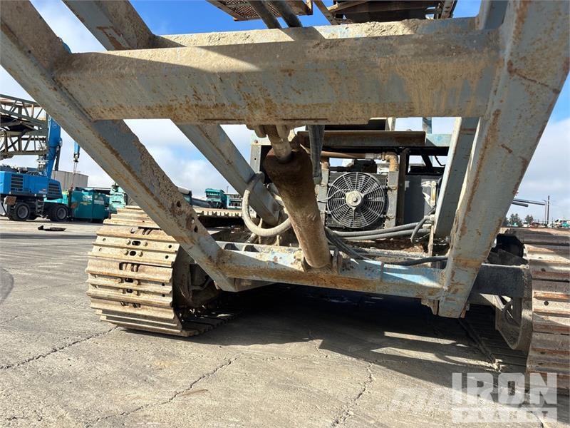  MGL 7536T 32 in x Tracked Stacking Conveyor معدات البناء - غير ذلك