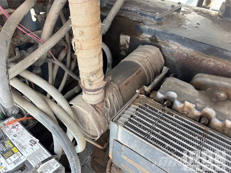  MGL 7536T 32 in x Tracked Stacking Conveyor معدات البناء - غير ذلك