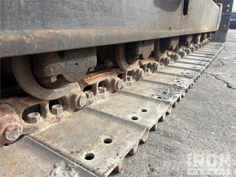  MGL 7536T 32 in x Tracked Stacking Conveyor معدات البناء - غير ذلك