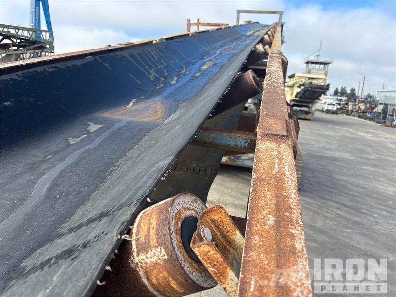 MGL 7536T 32 in x Tracked Stacking Conveyor معدات البناء - غير ذلك