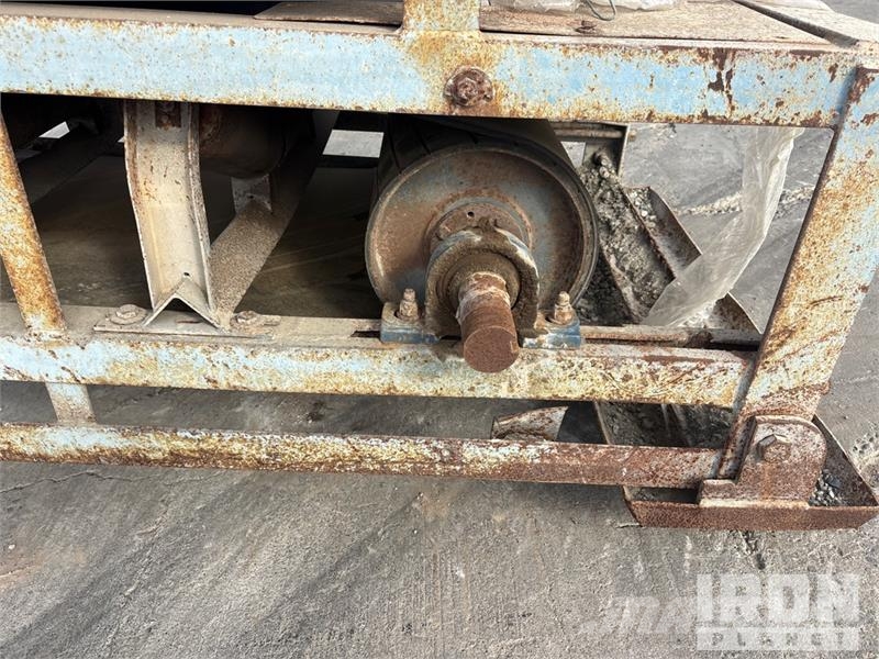  MGL 7536T 32 in x Tracked Stacking Conveyor معدات البناء - غير ذلك