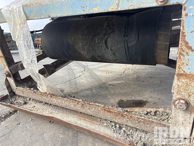  MGL 7536T 32 in x Tracked Stacking Conveyor معدات البناء - غير ذلك