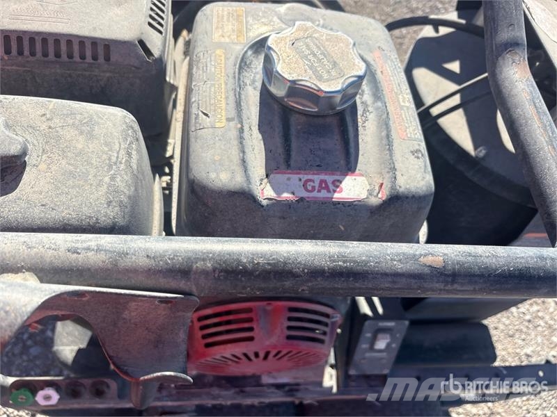 MI-T-M HSP-3504-3MGH Pressure Washer Lagedrukreinigers