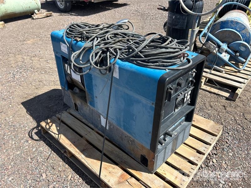 Miller 225 A Skid-Mounted Engine Driven Welder Welding Equipment