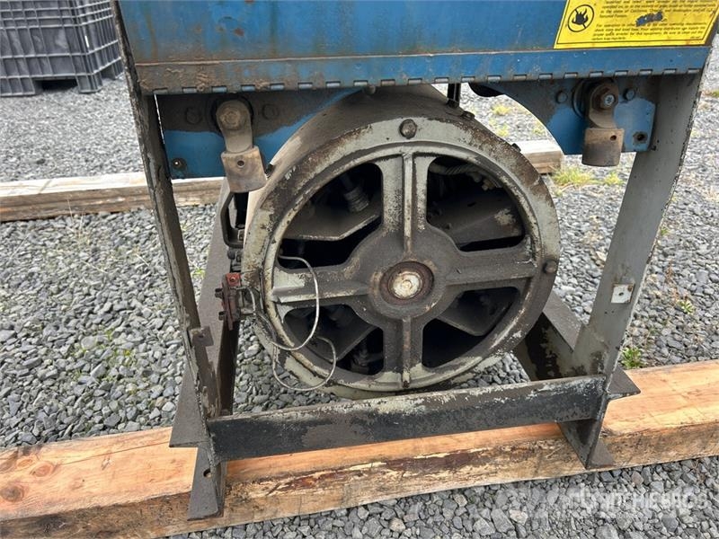 Miller Big D4 220 A Skid-Mounted Stick Engine Driven Weld Aparati za zavarivanje