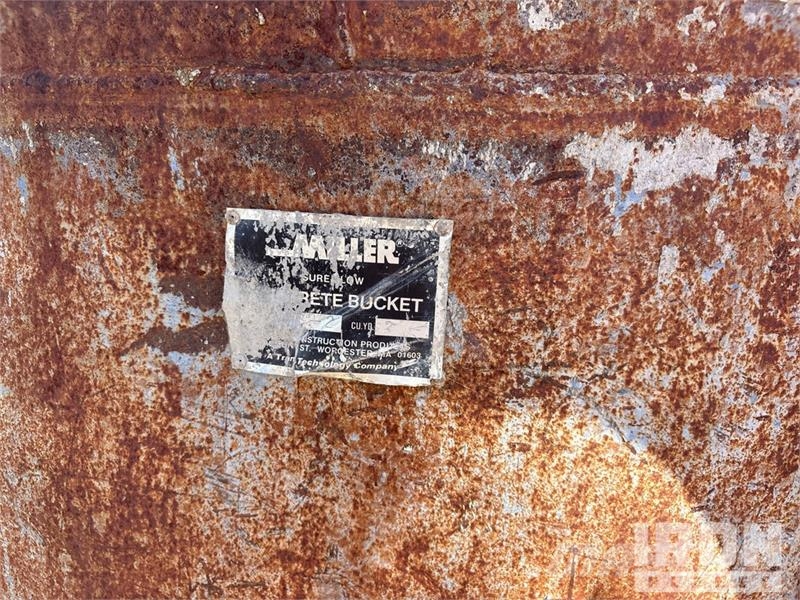 Miller of (3) Miller 1-1/2 yard Concrete buckets 起重機組件和設備