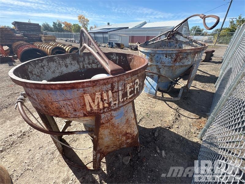 Miller of (3) Miller 1-1/2 yard Concrete buckets 起重機組件和設備