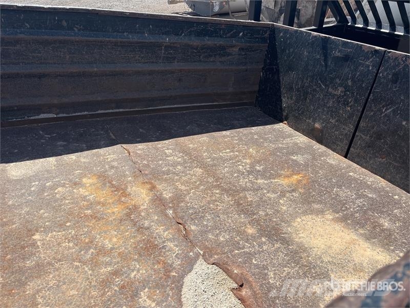 Millerbilt 12 ft T/A Dump Utility Trailer Bañera