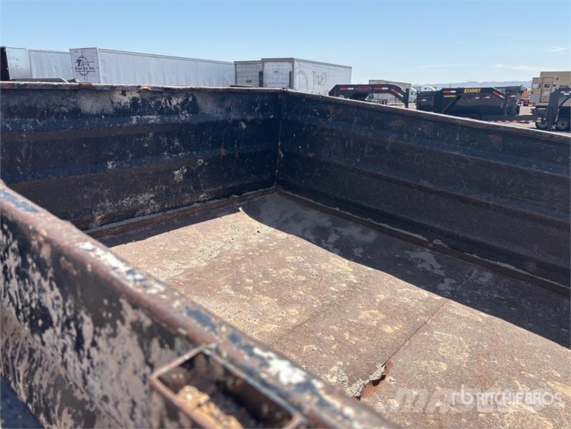 Millerbilt 12 ft T/A Dump Utility Trailer Bañera