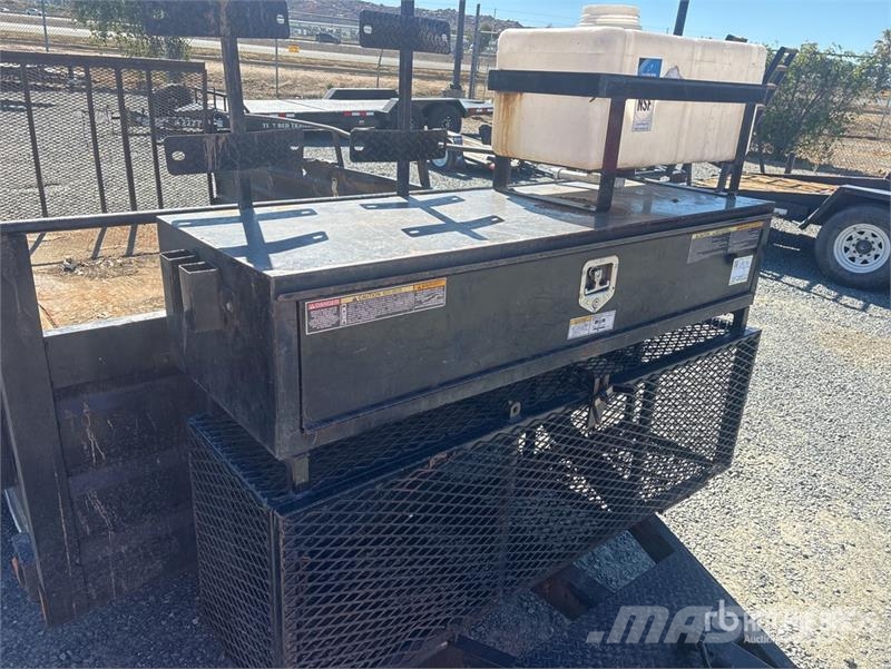 Millerbilt 14 ft T/A Equipment Trailer Prikolice za prevoz vozil