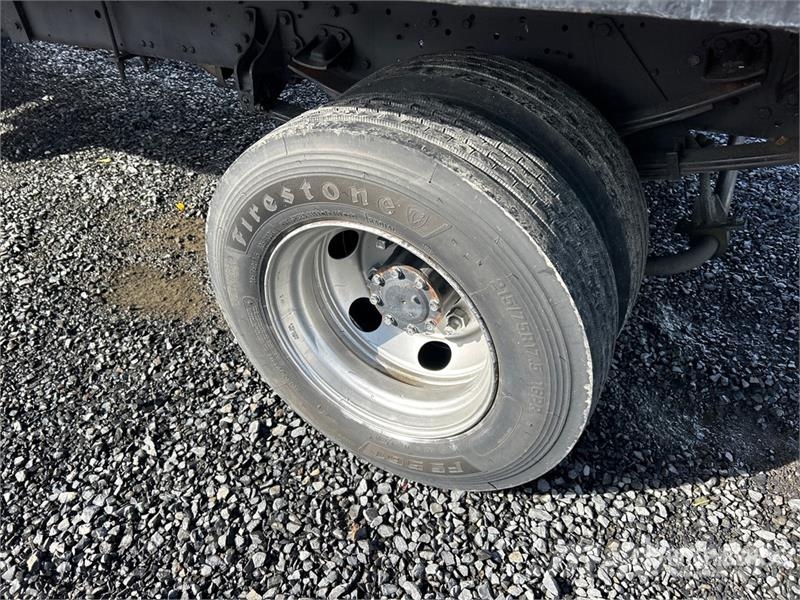 Mitsubishi FE180 Platformas/izkraušana no sāniem