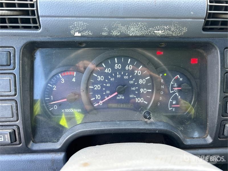 Mitsubishi FE180 Platformas/izkraušana no sāniem