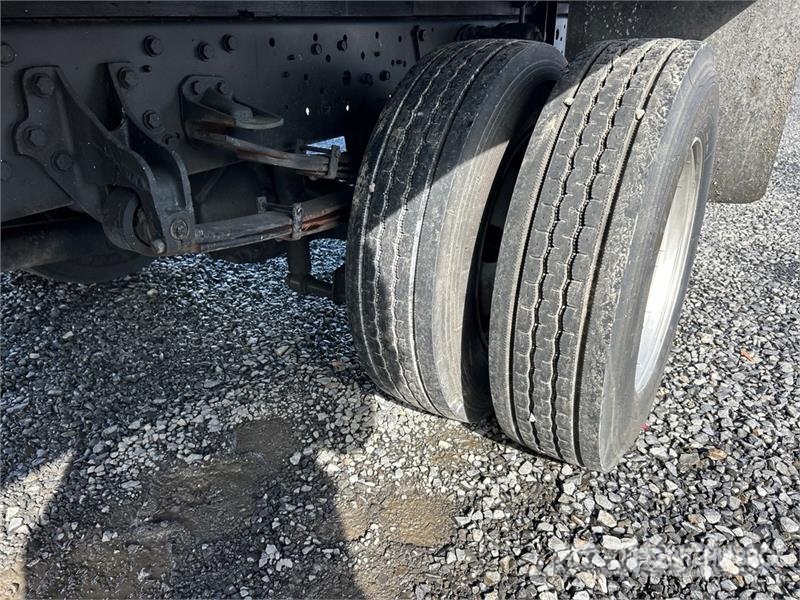 Mitsubishi FE180 Platformas/izkraušana no sāniem