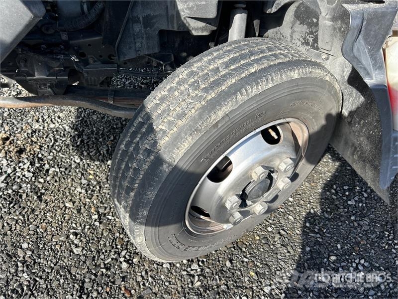 Mitsubishi FE180 Platformas/izkraušana no sāniem