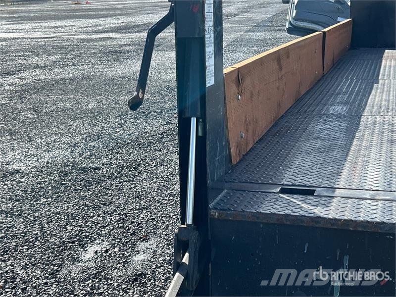 Mitsubishi FE180 Platformas/izkraušana no sāniem