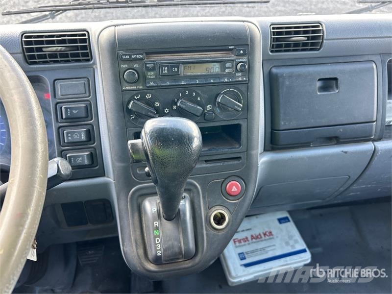 Mitsubishi FE180 Platformas/izkraušana no sāniem