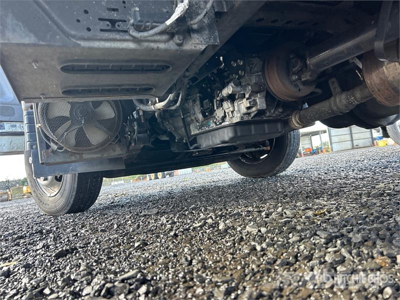 Mitsubishi FE180 Platformas/izkraušana no sāniem