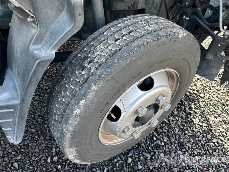 Mitsubishi FE180 Platformas/izkraušana no sāniem