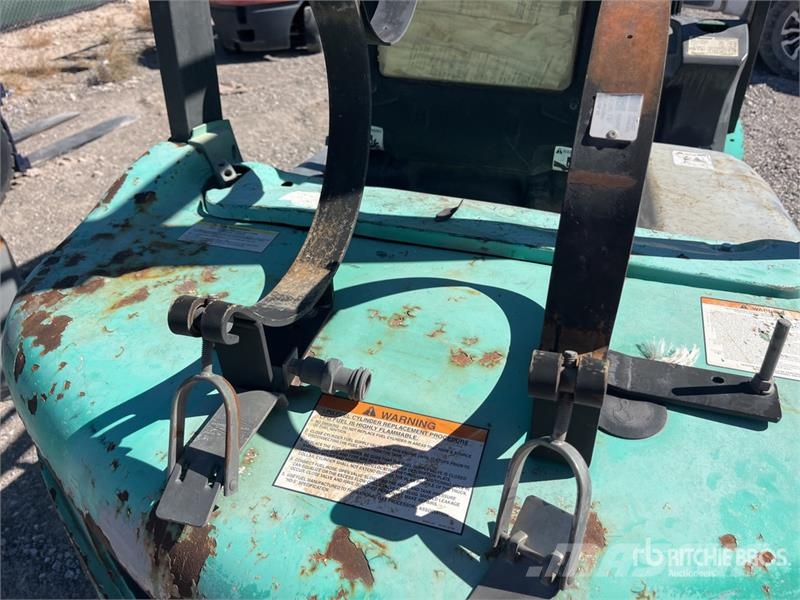 Mitsubishi FG25NGLP 4500 lb Cushion Tire Forklift (Inoperable Gaffeltrucks - andre