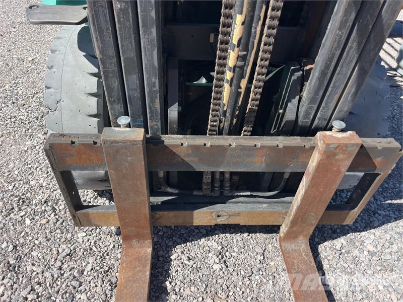 Mitsubishi FG25NGLP 4500 lb Cushion Tire Forklift (Inoperable Gaffeltrucks - andre