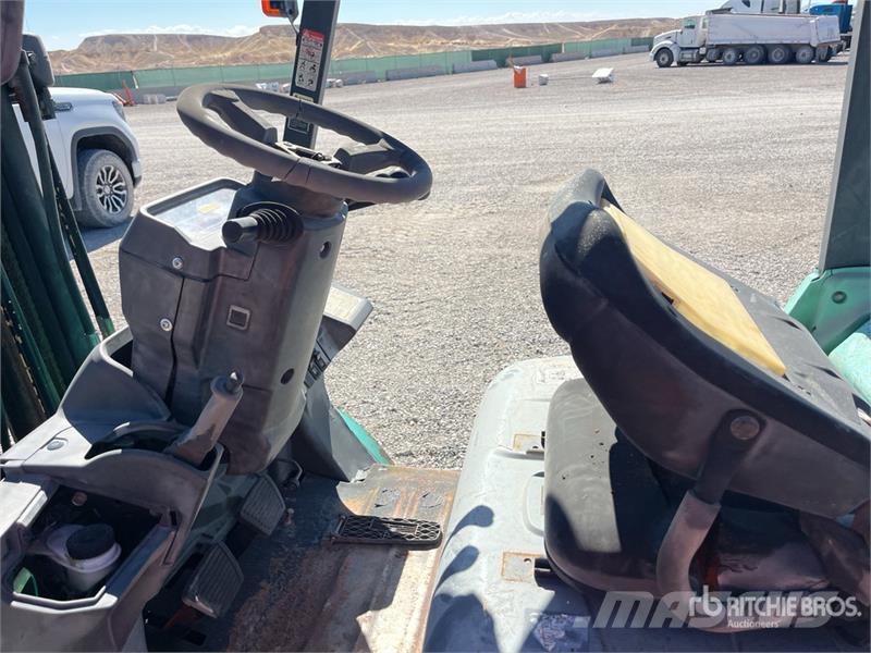 Mitsubishi FG25NGLP 4500 lb Cushion Tire Forklift (Inoperable Gaffeltrucks - andre