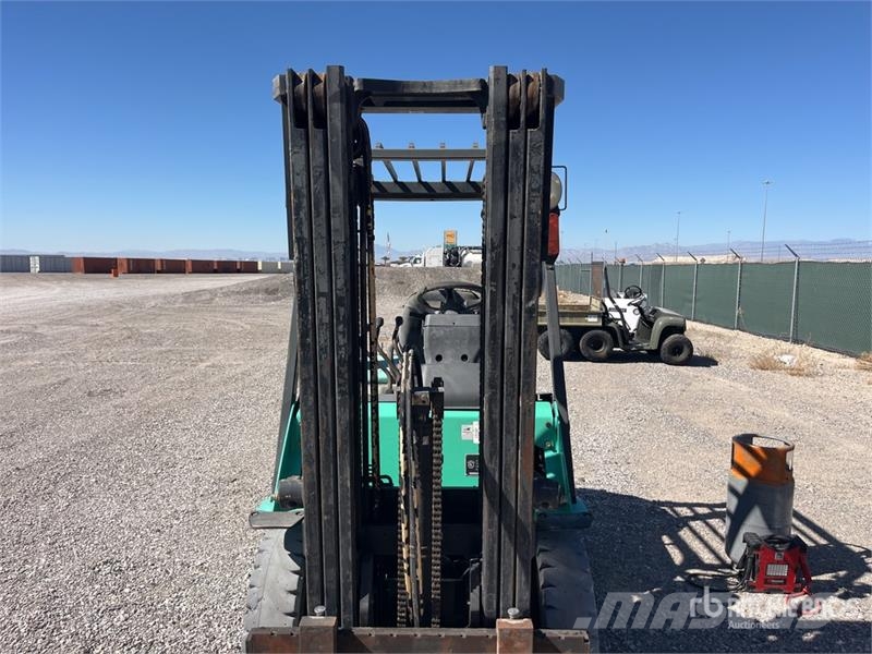 Mitsubishi FG25NGLP 4500 lb Cushion Tire Forklift (Inoperable Gaffeltrucks - andre