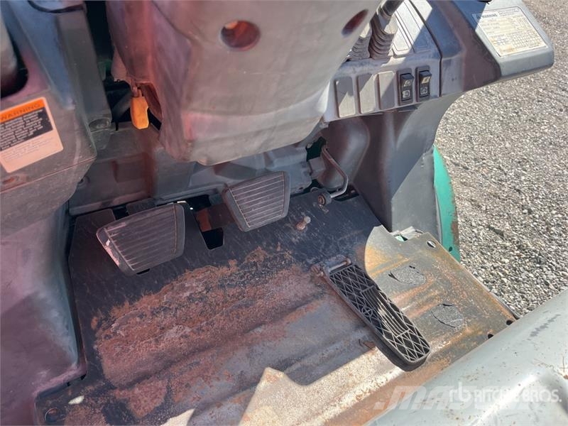 Mitsubishi FG25NGLP 4500 lb Cushion Tire Forklift (Inoperable Gaffeltrucks - andre