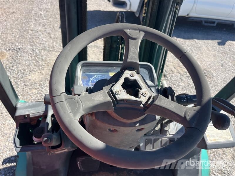 Mitsubishi FG25NGLP 4500 lb Cushion Tire Forklift (Inoperable Gaffeltrucks - andre