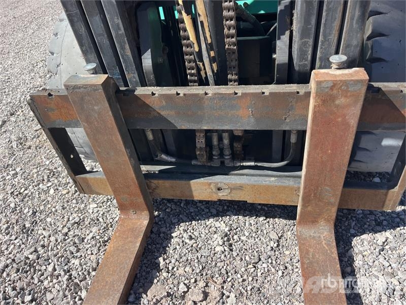 Mitsubishi FG25NGLP 4500 lb Cushion Tire Forklift (Inoperable Gaffeltrucks - andre