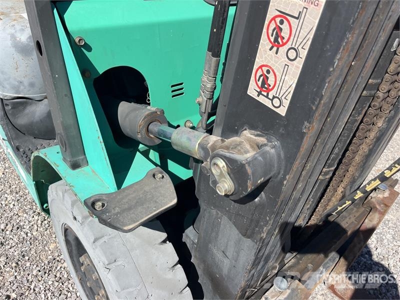 Mitsubishi FG25NGLP 4500 lb Cushion Tire Forklift (Inoperable Gaffeltrucks - andre
