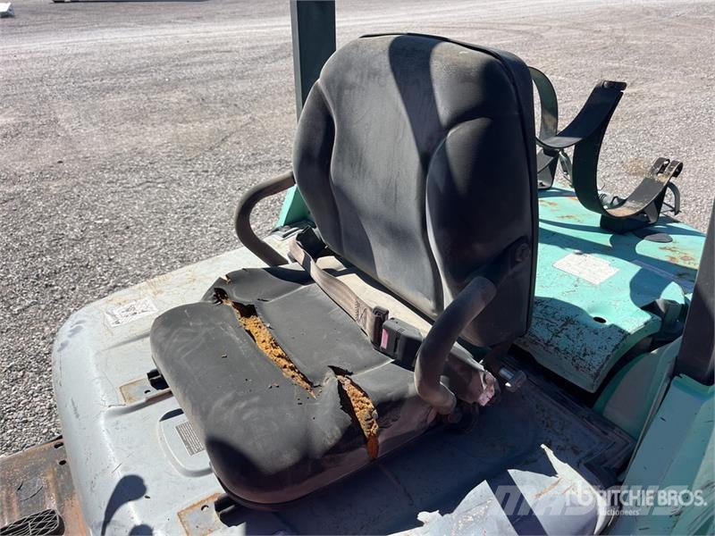 Mitsubishi FG25NGLP 4500 lb Cushion Tire Forklift (Inoperable Gaffeltrucks - andre
