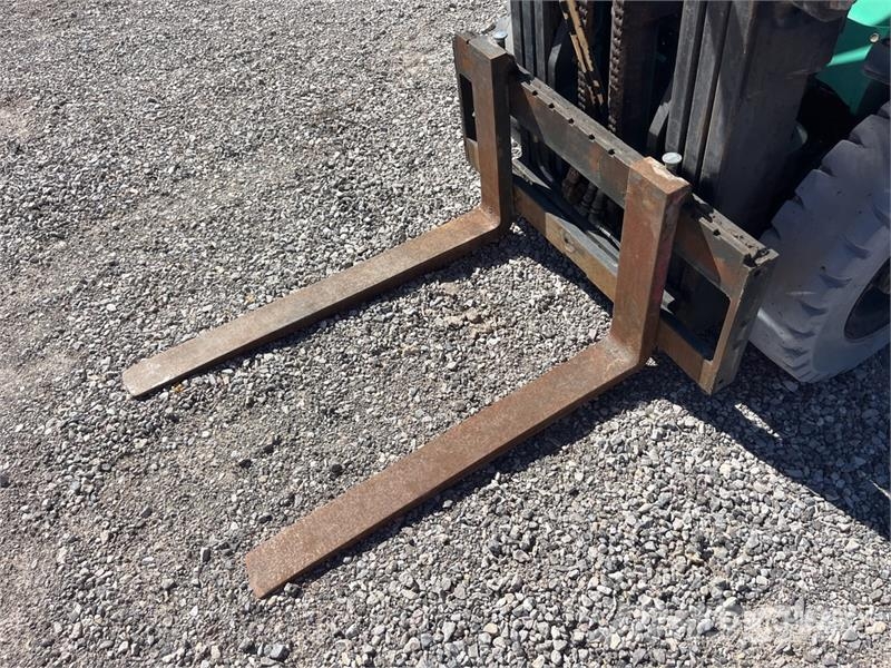 Mitsubishi FG25NGLP 4500 lb Cushion Tire Forklift (Inoperable Gaffeltrucks - andre