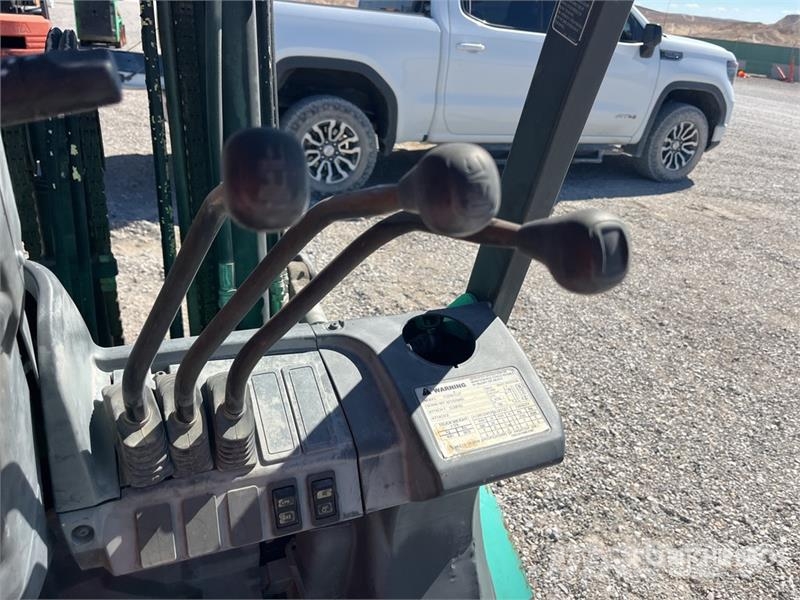 Mitsubishi FG25NGLP 4500 lb Cushion Tire Forklift (Inoperable Gaffeltrucks - andre