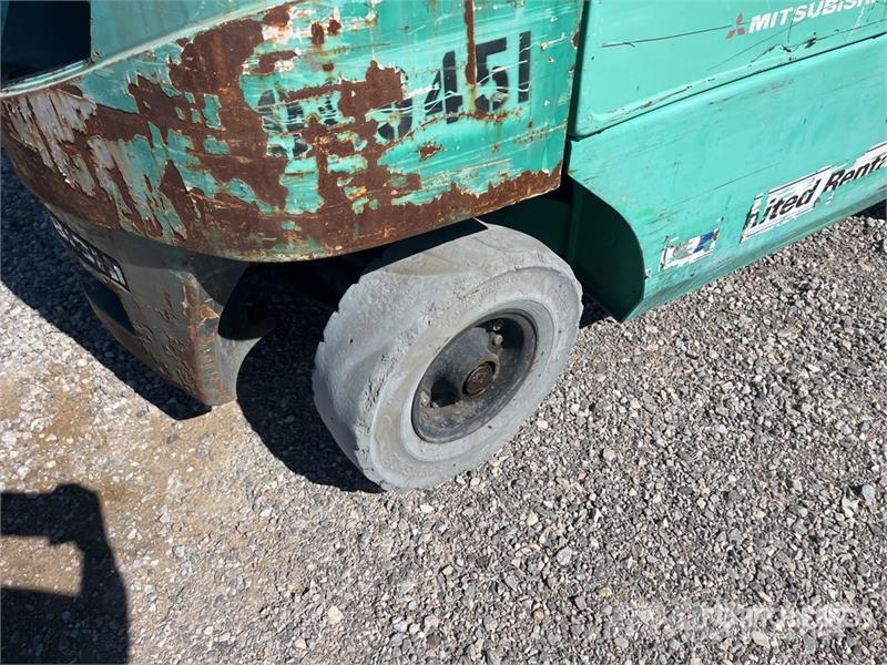 Mitsubishi FG25NGLP 4500 lb Cushion Tire Forklift (Inoperable Gaffeltrucks - andre