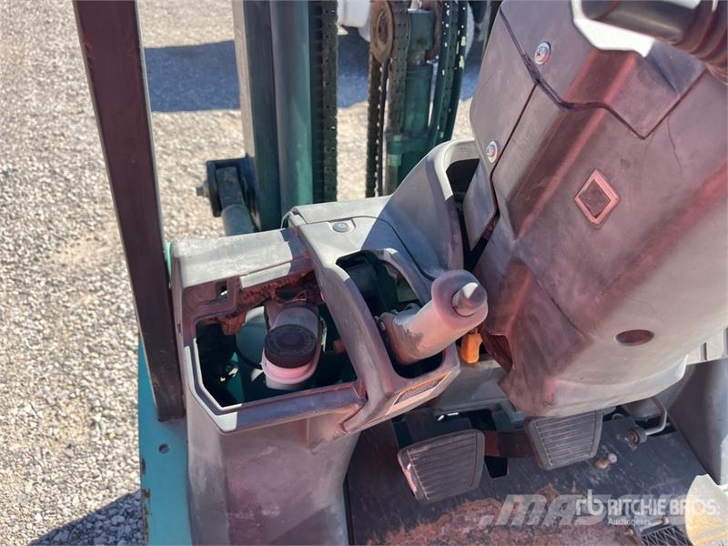 Mitsubishi FG25NGLP 4500 lb Cushion Tire Forklift (Inoperable Gaffeltrucks - andre