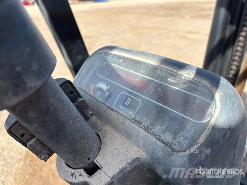 Mitsubishi FGC15K 2700 lb Forklift (Inoperable) Viličarji - drugo