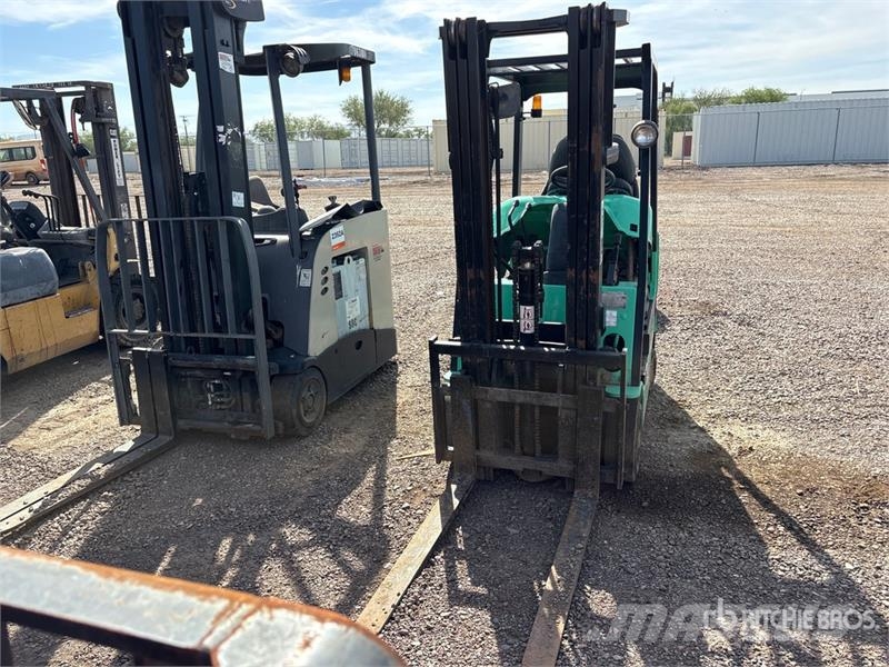 Mitsubishi FGC15K 2700 lb Forklift (Inoperable) Viličarji - drugo