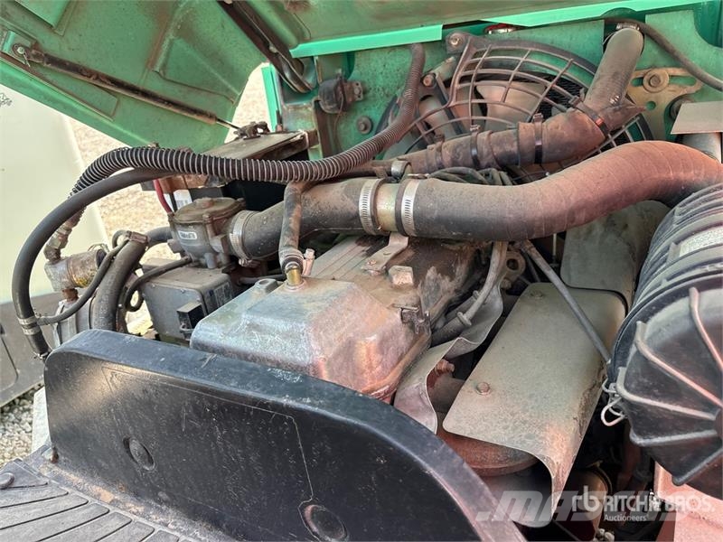 Mitsubishi FGC15K 2700 lb Forklift (Inoperable) Viličarji - drugo
