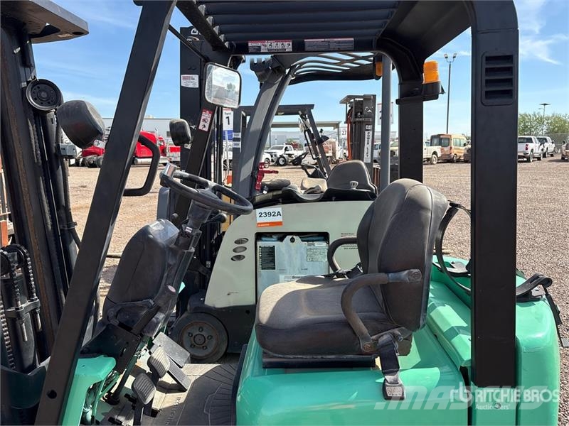 Mitsubishi FGC15K 2700 lb Forklift (Inoperable) Viličarji - drugo