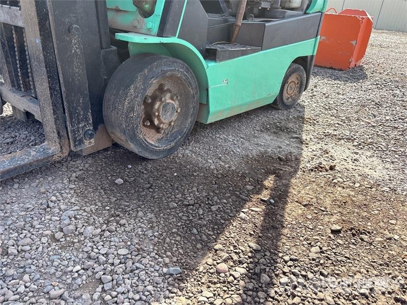 Mitsubishi FGC15K 2700 lb Forklift (Inoperable) Viličarji - drugo