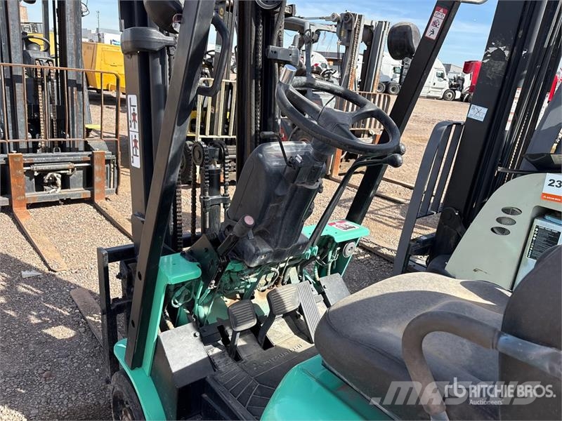 Mitsubishi FGC15K 2700 lb Forklift (Inoperable) Viličarji - drugo